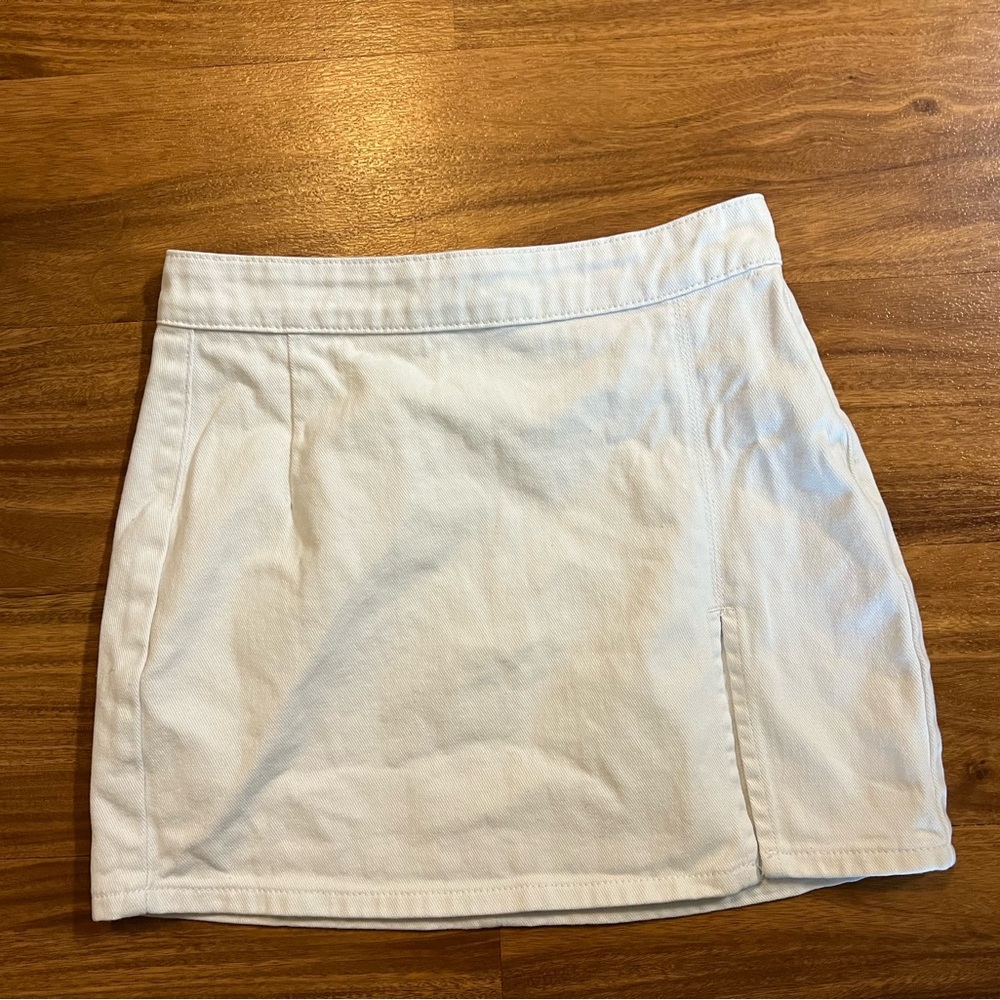 Boutique White Mini Denim Skirt with Slit